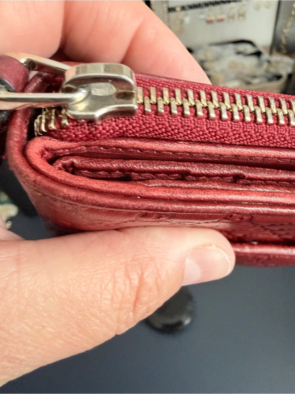 Red Gucci Embossed Compact Wallet - Picture 16 of 16
